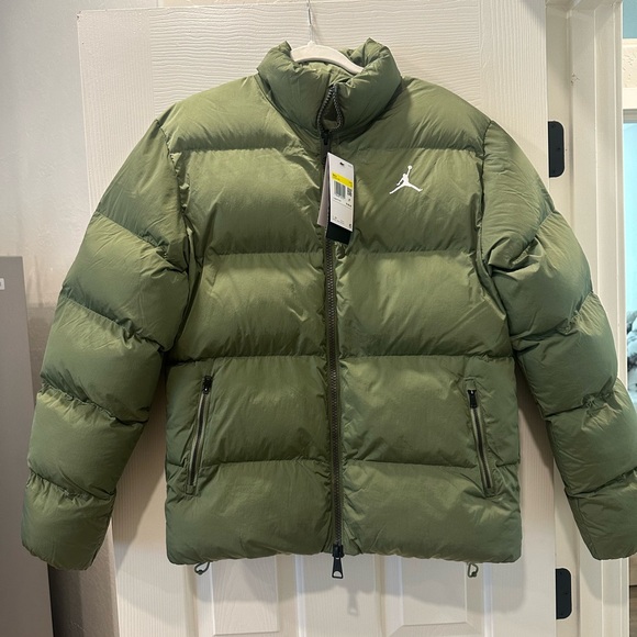 Air Jordan Essentials Poly Puffer Jacket 'Light Olive' - Picture 5 of 6